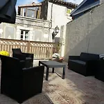 Prázdninový dům Maison Des Remparts Nichee Sous La Cite