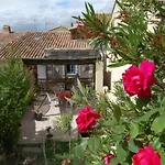 Maison Des Remparts Nichee Sous La Cite Carcassonne