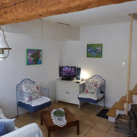 Maison Des Remparts Nichee Sous La Cite Vakantiehuis *
