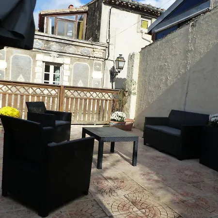 Casa de Férias Maison Des Remparts Nichee Sous La Cite