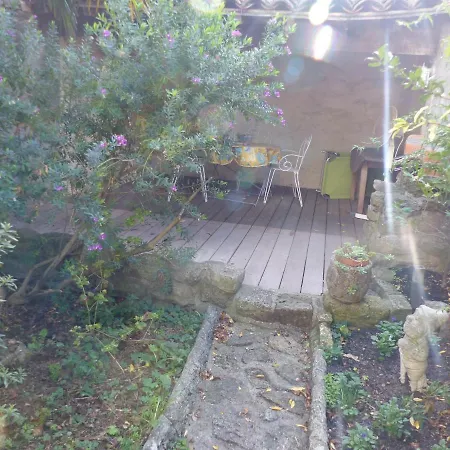 Holiday home Maison Des Remparts Nichee Sous La Cite