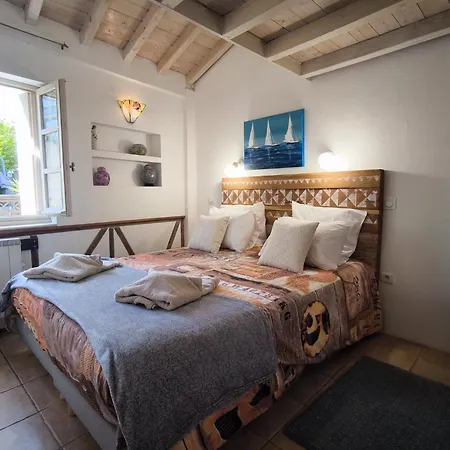 Maison Des Remparts Nichee Sous La Cite * Carcassonne