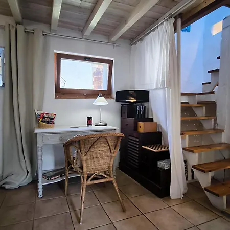 Casa de Férias Maison Des Remparts Nichee Sous La Cite *