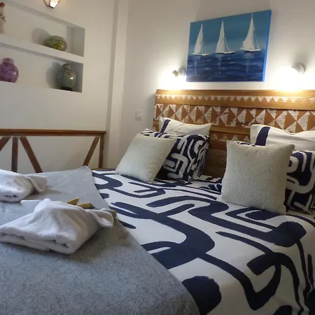 Maison Des Remparts Nichee Sous La Cite Carcassonne