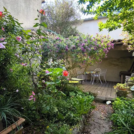 Maison Des Remparts Nichee Sous La Cite *