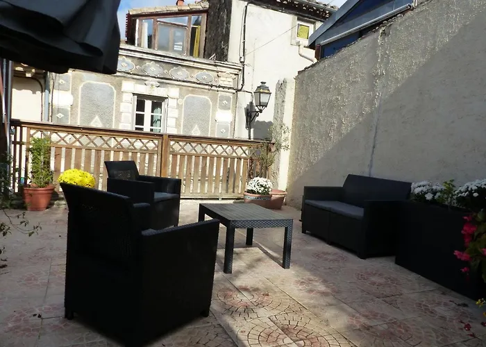 Casa de Férias Maison Des Remparts Nichee Sous La Cite