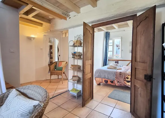 Maison Des Remparts Nichée Sous La Cité *