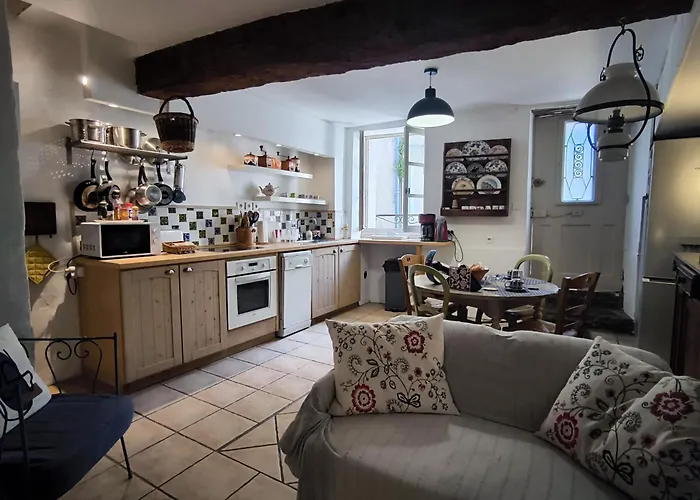 Maison Des Remparts Nichée Sous La Cité Сasa de vacaciones Carcasona