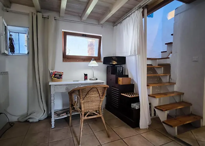 Casa de Férias Maison Des Remparts Nichee Sous La Cite *