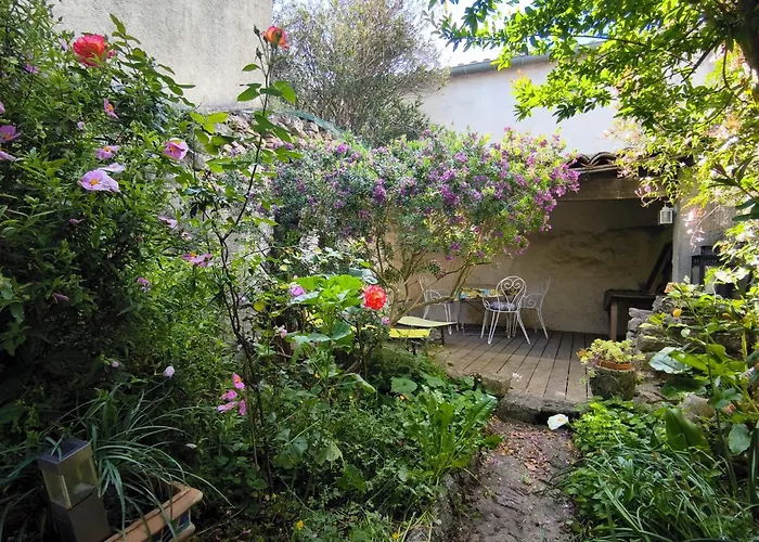 Maison Des Remparts Nichée Sous La Cité *